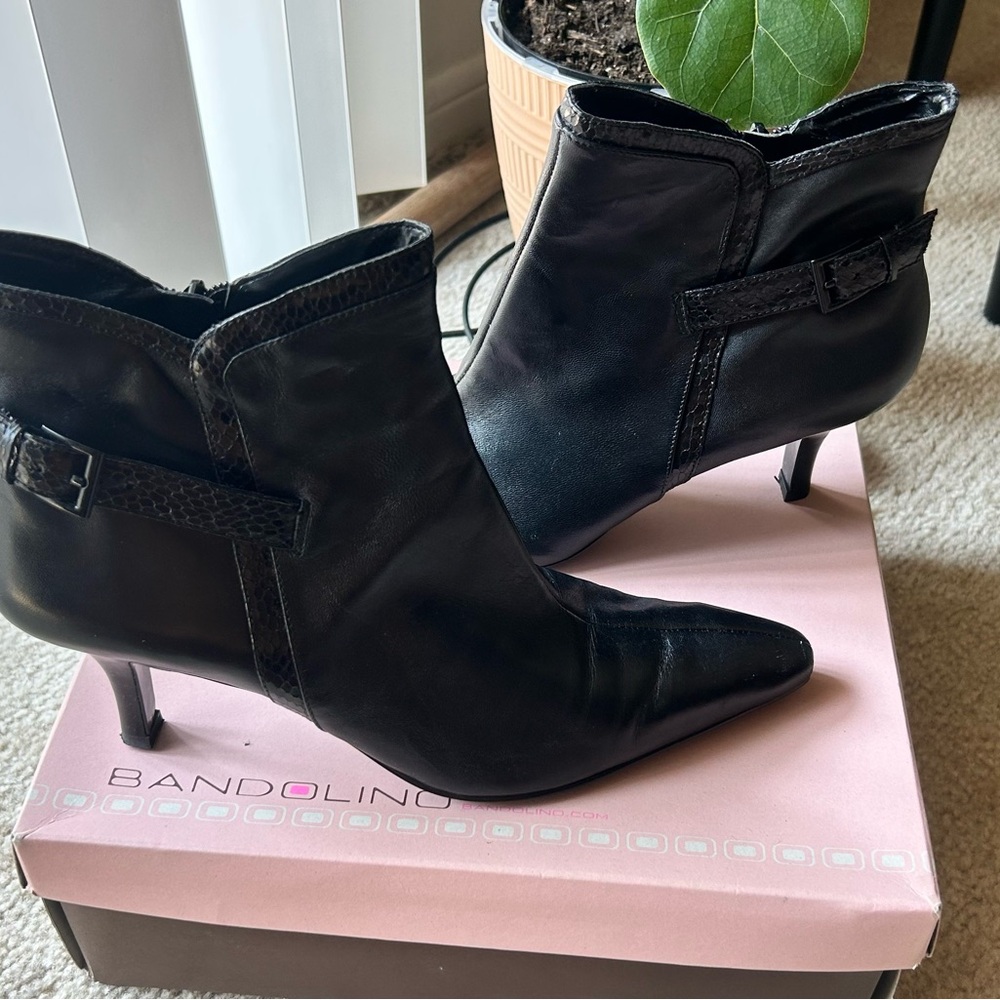 Bandolino Womens Ankle Boots Black Faux Snakeskin Booties Zipper Size 9M